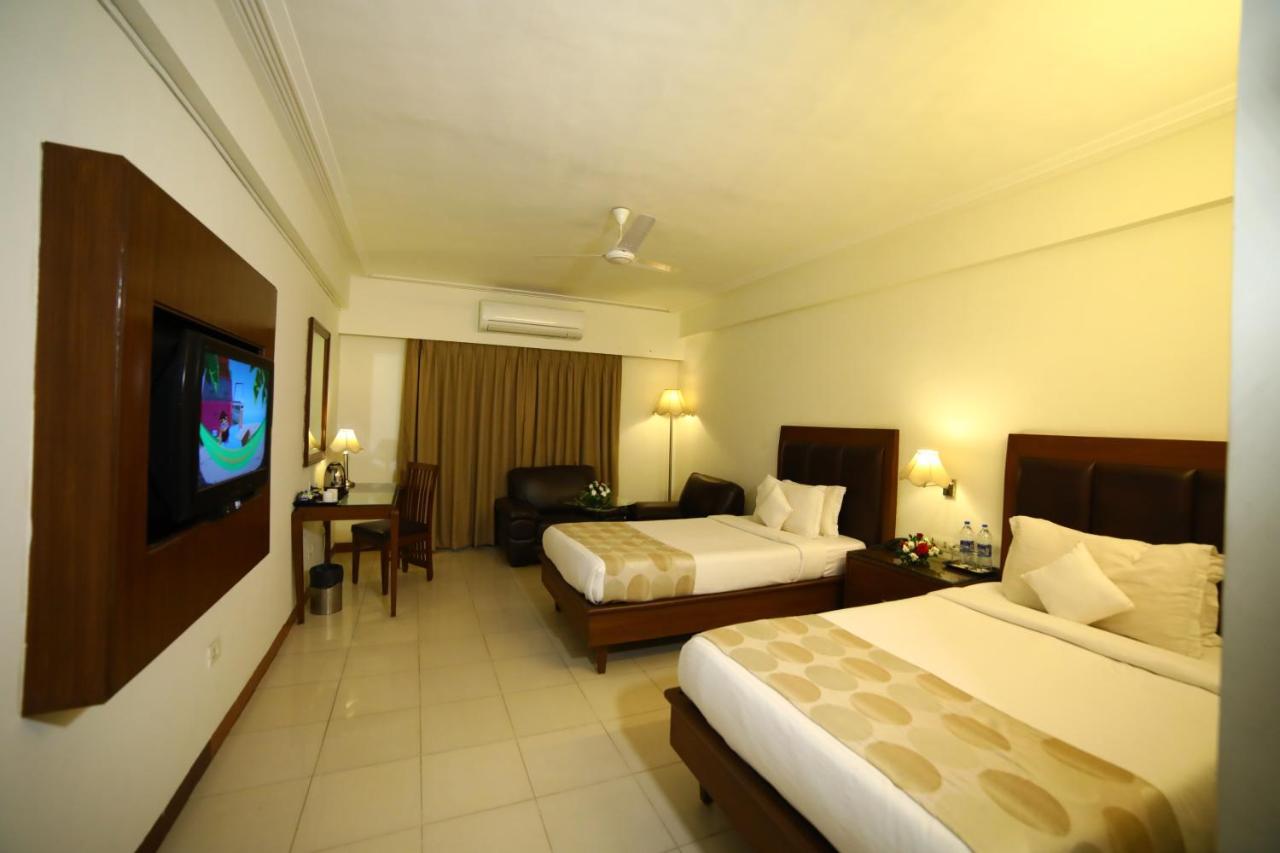 Renest Gandhidham Hotel Eksteriør billede