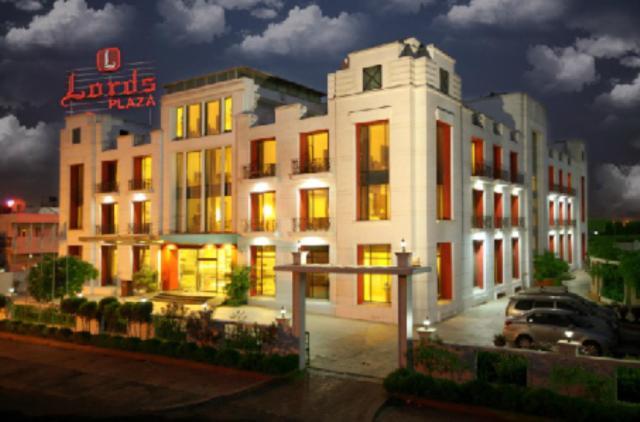 Renest Gandhidham Hotel Eksteriør billede