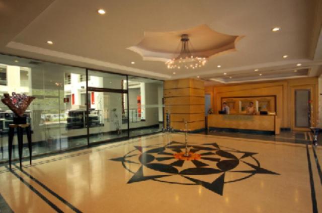 Renest Gandhidham Hotel Eksteriør billede